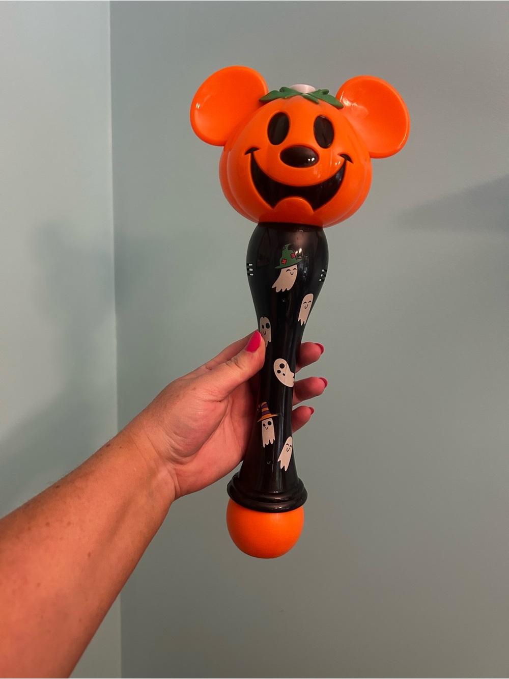 Disney Parks 2022 Halloween Mickey Mouse Pumpkin Jack-o-Lantern Glow Bubble Wand